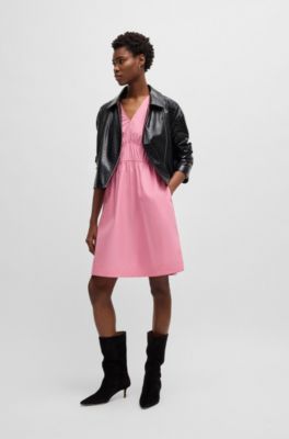 Robe &agrave; col&nbsp;V en popeline de coton avec taille fronc&eacute;e, Rose clair
