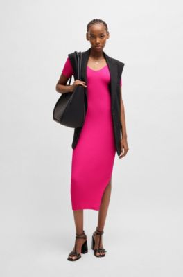 Ribbstickad, tight midikl&auml;nning med utsk&auml;rningar, Rosa