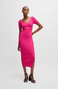 Robe mi-longue ajustée en maille côtelée à découpes, Rose