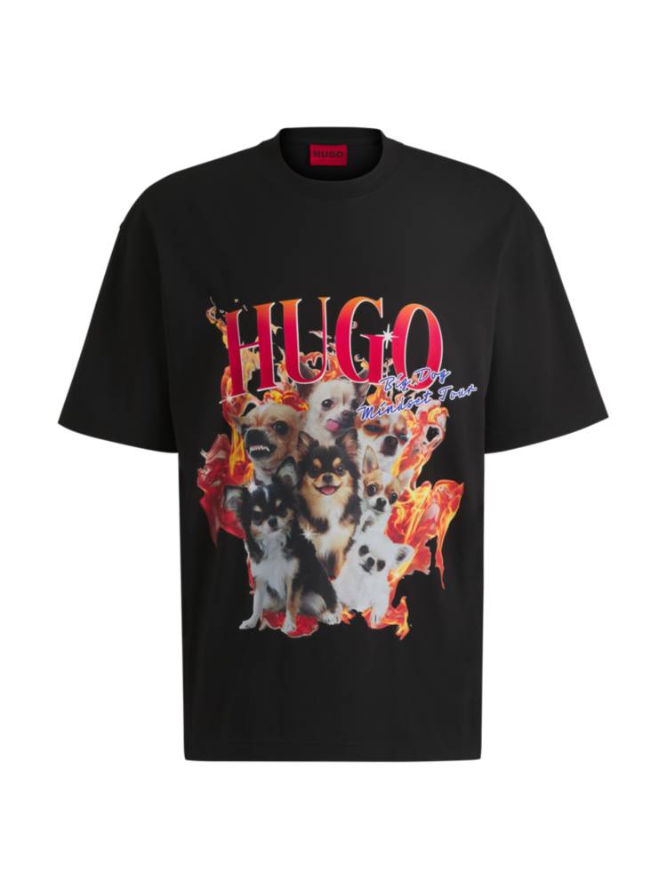 Artikel klicken und genauer betrachten! - Markantes HUGO T-Shirt mit auffälliger Hunde-Grafik für einen verspielten Look. Atmungsaktiver Jersey. Oversize-Passform. Die Rohstoffe dieses Produkts stammen aus regenerativer Landwirtschaft: Der Ansatz fördert und stellt die Bodengesundheit wieder her und zielt darauf ab, das Klima, Wasserressourcen und die Biodiversität zu schützen und die Regeneration des Mutterbodens zu verbessern. | im Online Shop kaufen