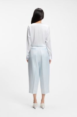 Camicetta regular fit senza collo in seta elasticizzata, Celeste