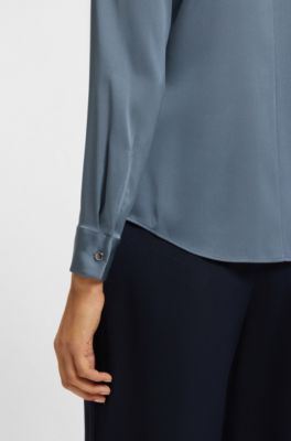 Kragenlose Regular-Fit Bluse aus Stretch-Seide, Blau