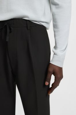 Pantaloni con fit affusolato in tessuto elasticizzato idrorepellente, Nero
