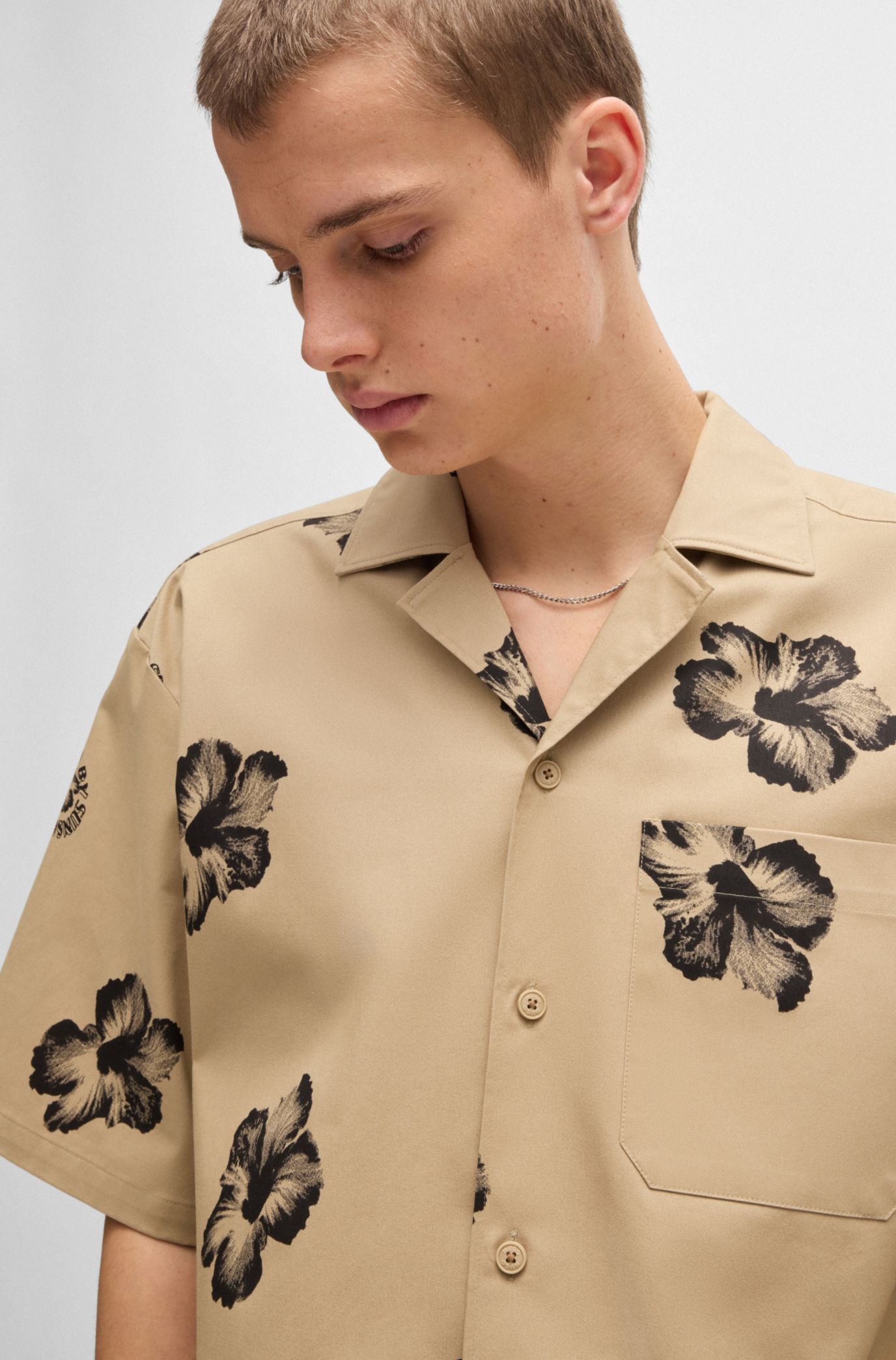 Relaxed-fit shirt in hibiscus-print stretch cotton, Beige