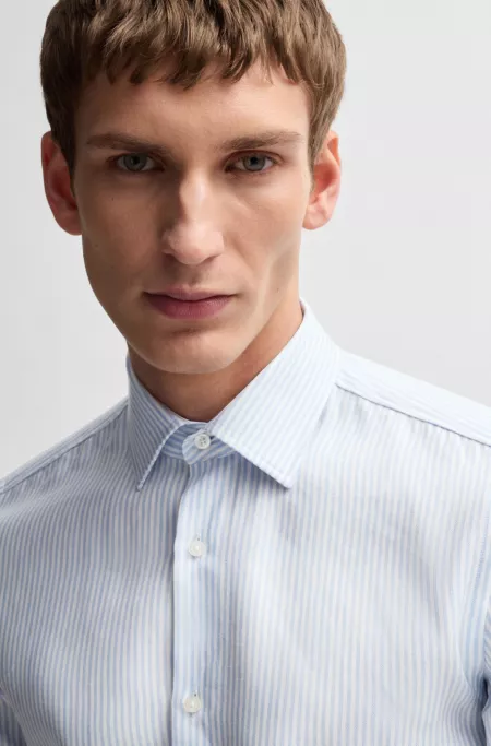 Slim-fit shirt in a striped linen blend