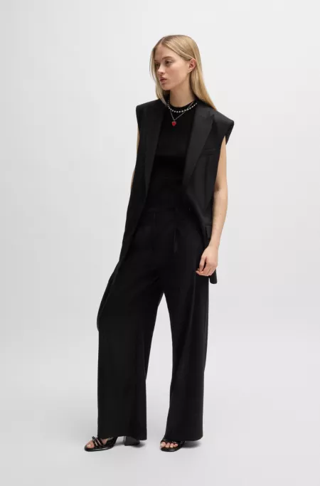 Sleeveless racer-back top in ribbed crepe fabric