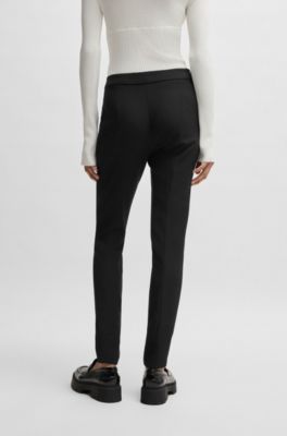 Pantaloni slim fit in tessuto elasticizzato con rivetto con logo, Nero