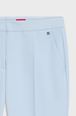 Pantaloni slim fit in tessuto elasticizzato con rivetto con logo, Celeste