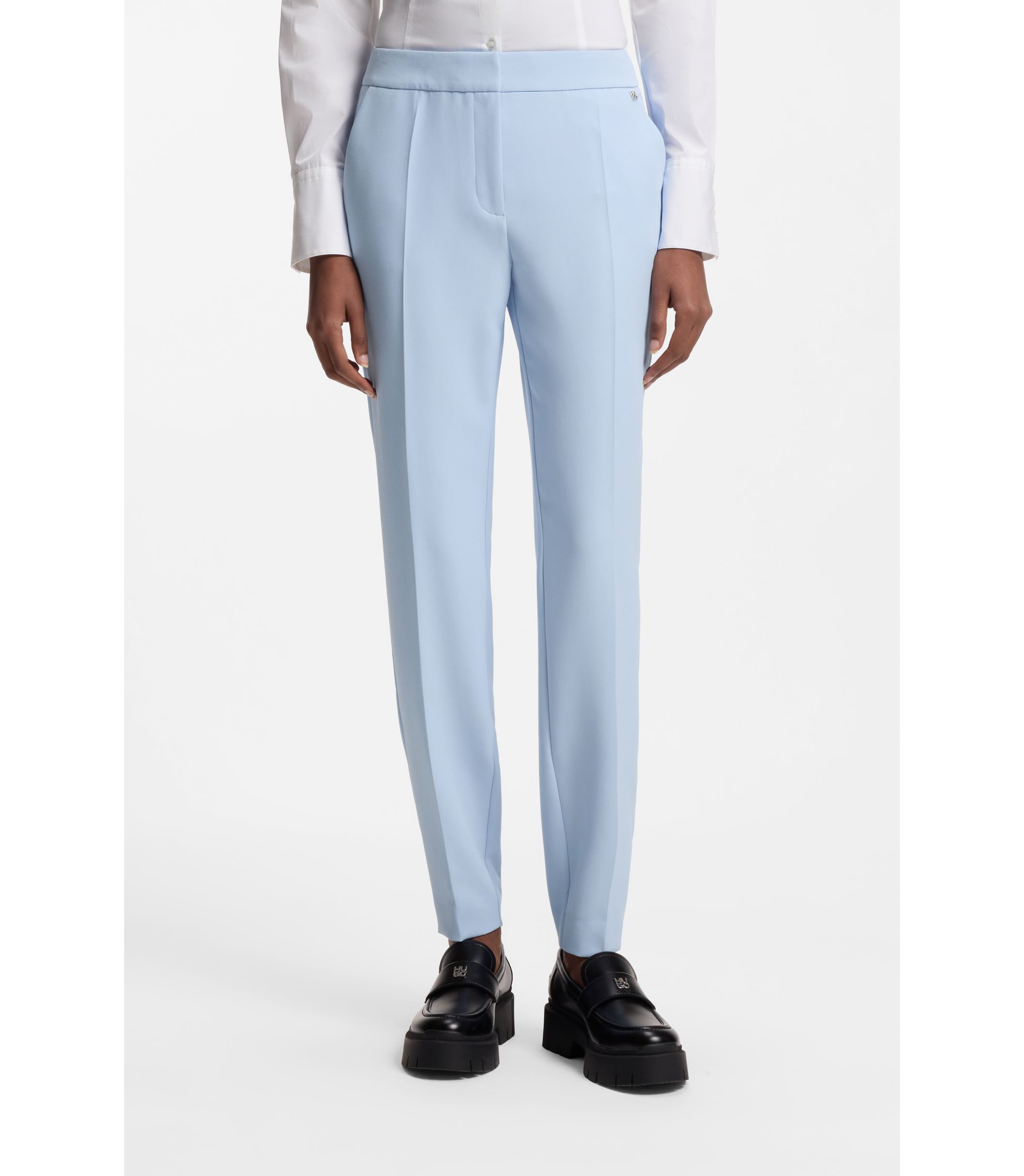 Slim-Fit Hose aus Stretch-Gewebe mit Logo-Niete