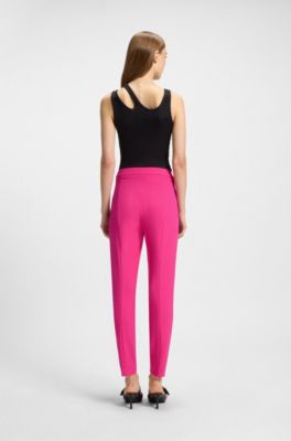 Pantalones slim fit de tejido el&aacute;stico con remache de logo, Pink