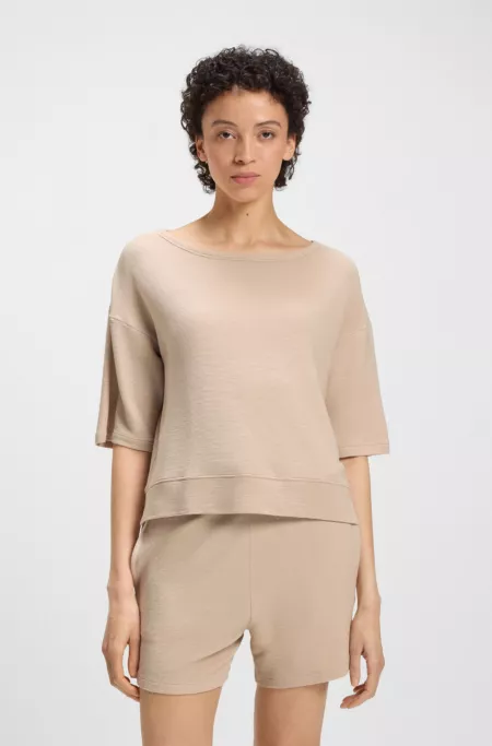 Sweat côtelé avec fentes d’aisance latérales