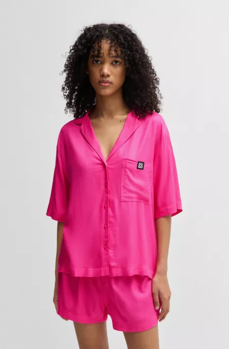 Short pyjamas with logo labels