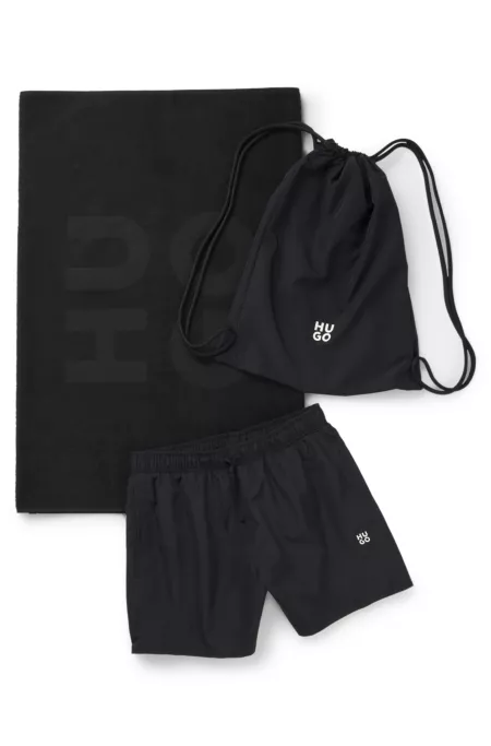 Set mit Badeshorts, Badetuch und Tasche