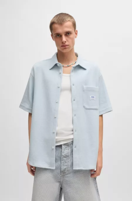 Short-sleeved shirt in a waffle-structured cotton blend