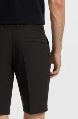 Bermuda slim fit in tessuto elasticizzato idrorepellente, Nero