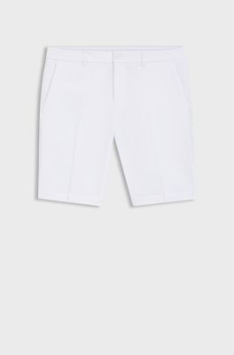Slim fit shorts i vandskyende stof med str&aelig;k, Hvid