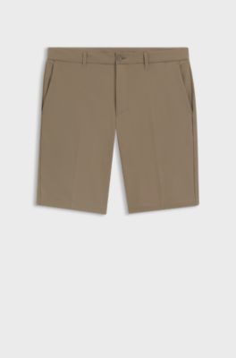 Bermuda slim fit in tessuto elasticizzato idrorepellente, Calce