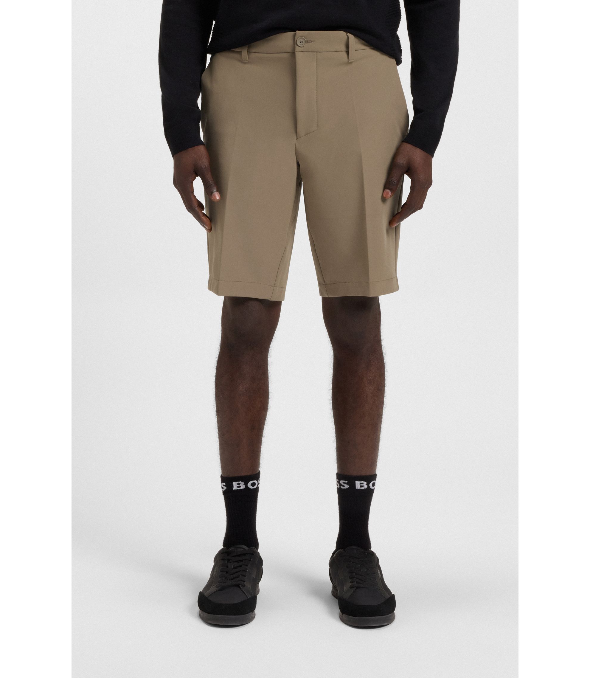 Slim-Fit Shorts aus wasserabweisendem Stretch-Gewebe