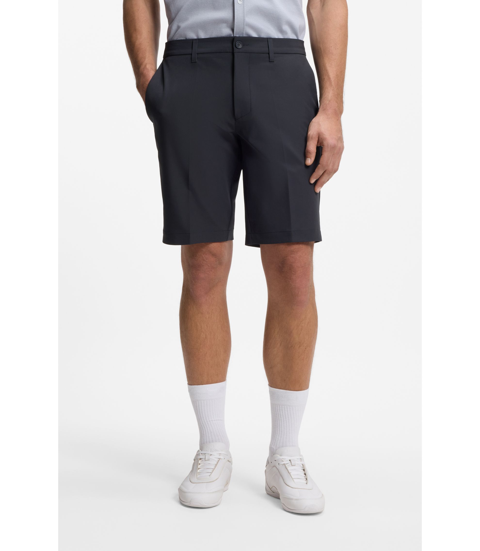 Slim-Fit Shorts aus wasserabweisendem Stretch-Gewebe