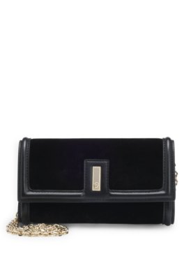 Pochette BOSS x Kinga Mathe en velours noir avec fermeture logotée