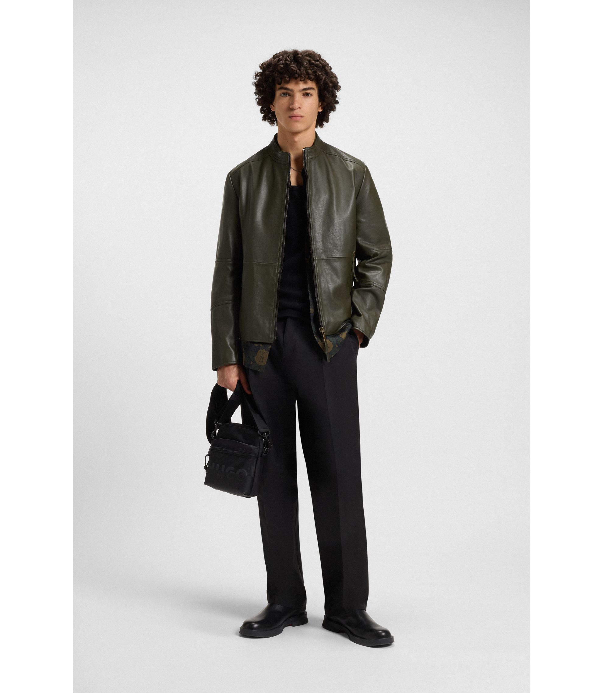 hbeu50540984_355_300?wid=1980&