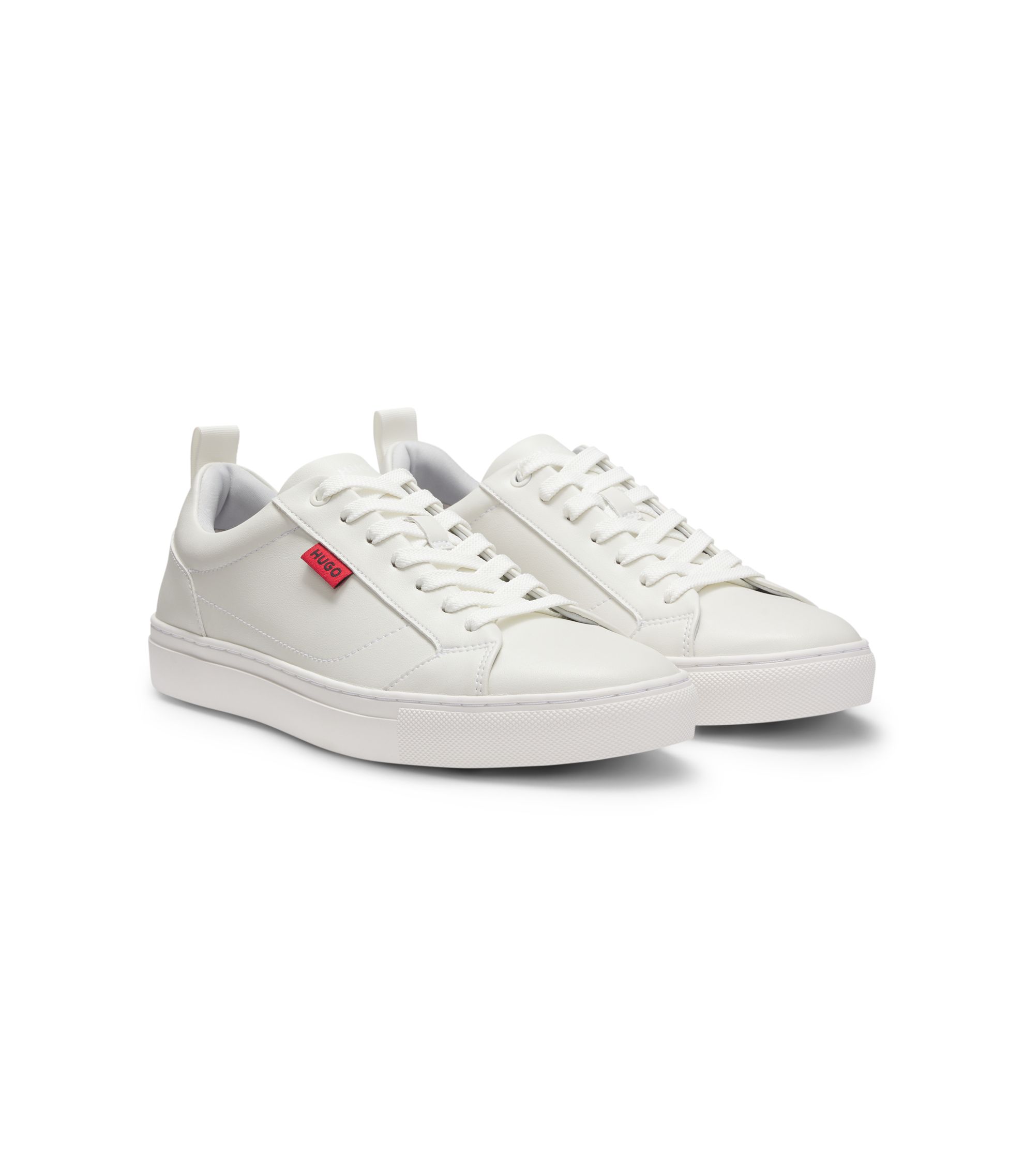 Sneakers aus Kunstleder mit rotem Logo-Etikett