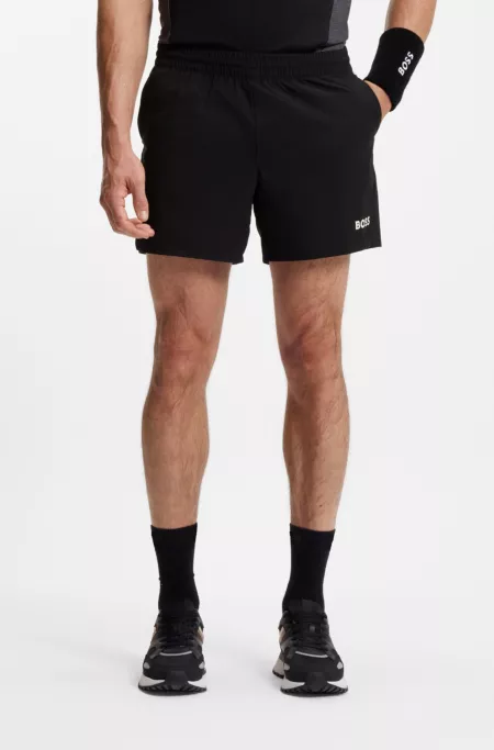 Active tennis shorts in quick-dry stretch fabric