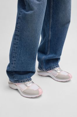 Baskets style chaussures de course en mesh et cuir su&eacute;d&eacute;, Gris chin&eacute;