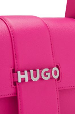 Borsa a spalla in similpelle con logo in metallo, Rosa