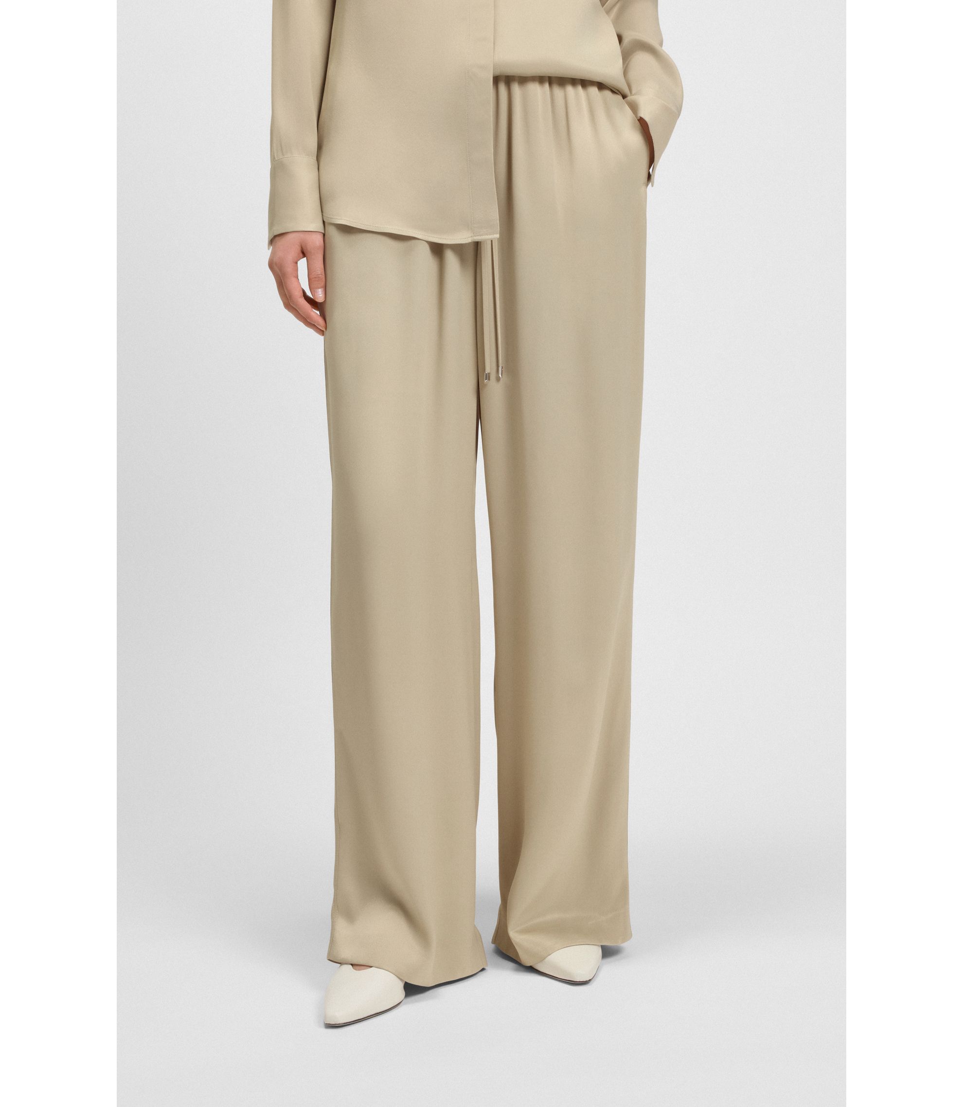 hbeu50541835_275_350?wid=1980&