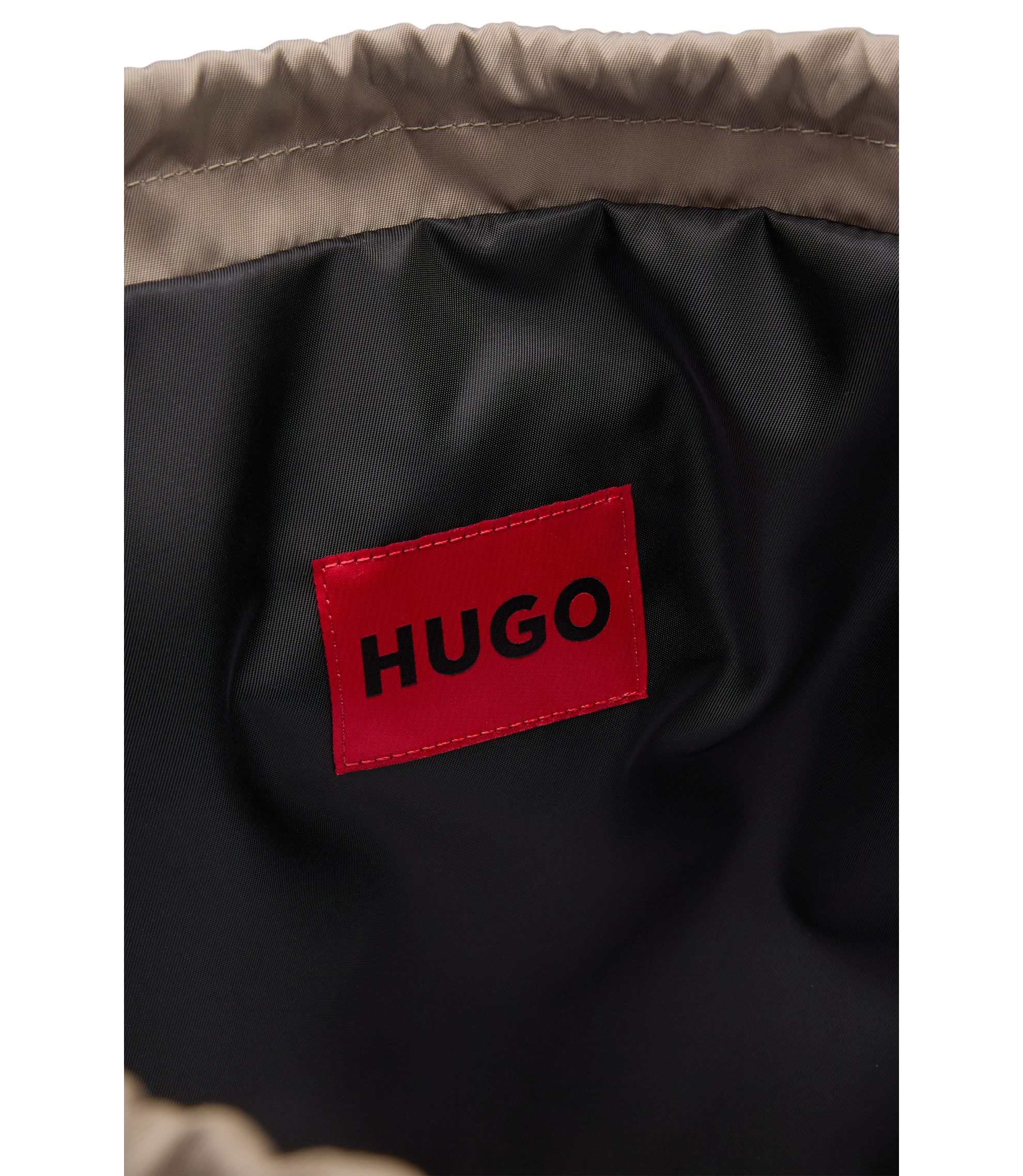 hbeu50541904_219_240?wid=1980&