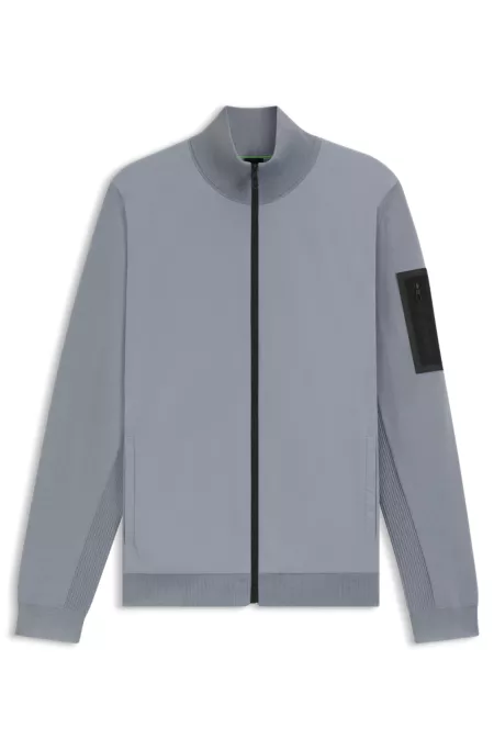 Thermoregulating hybrid jacket with zipped sleeve pocket