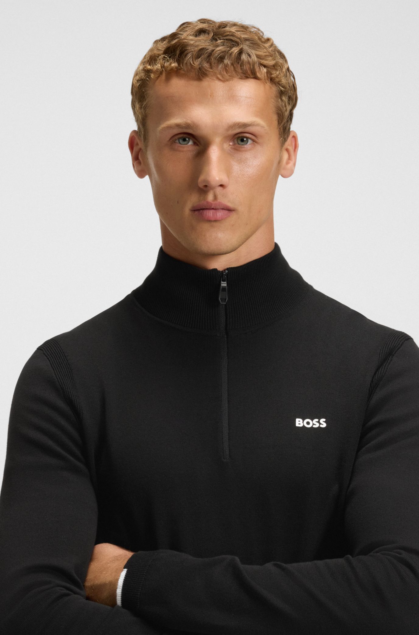 BOSS - ジップネック コットン セーター ロゴプリント - ブラック
