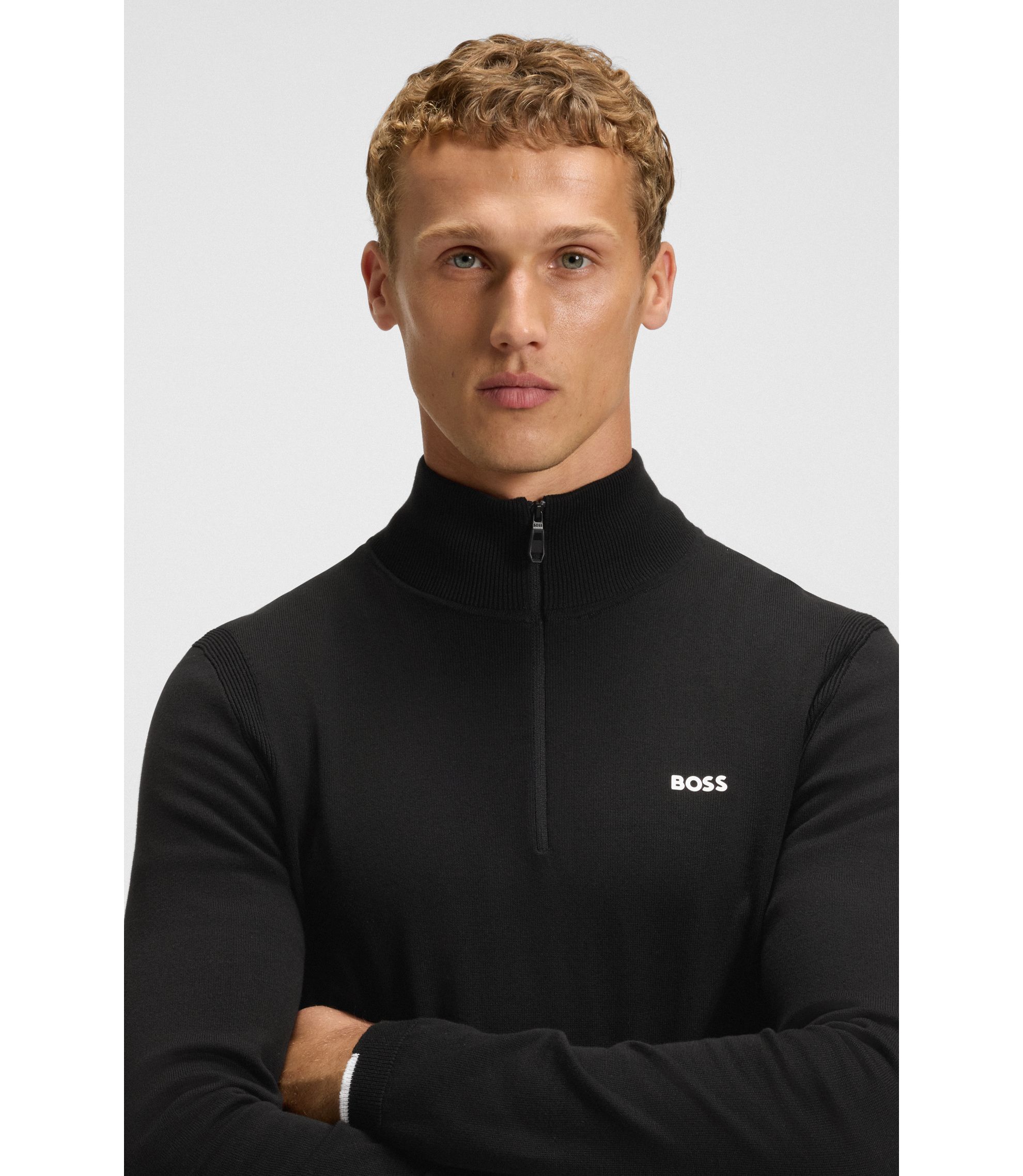 BOSS - ジップネック コットン セーター ロゴプリント - ブラック