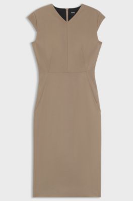 Kjole i stof med str&aelig;k og vinge&aelig;rmer, Beige