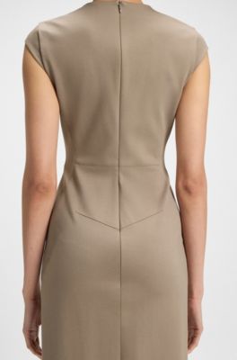 Jurk van stretchmateriaal met kapmouwen, Beige