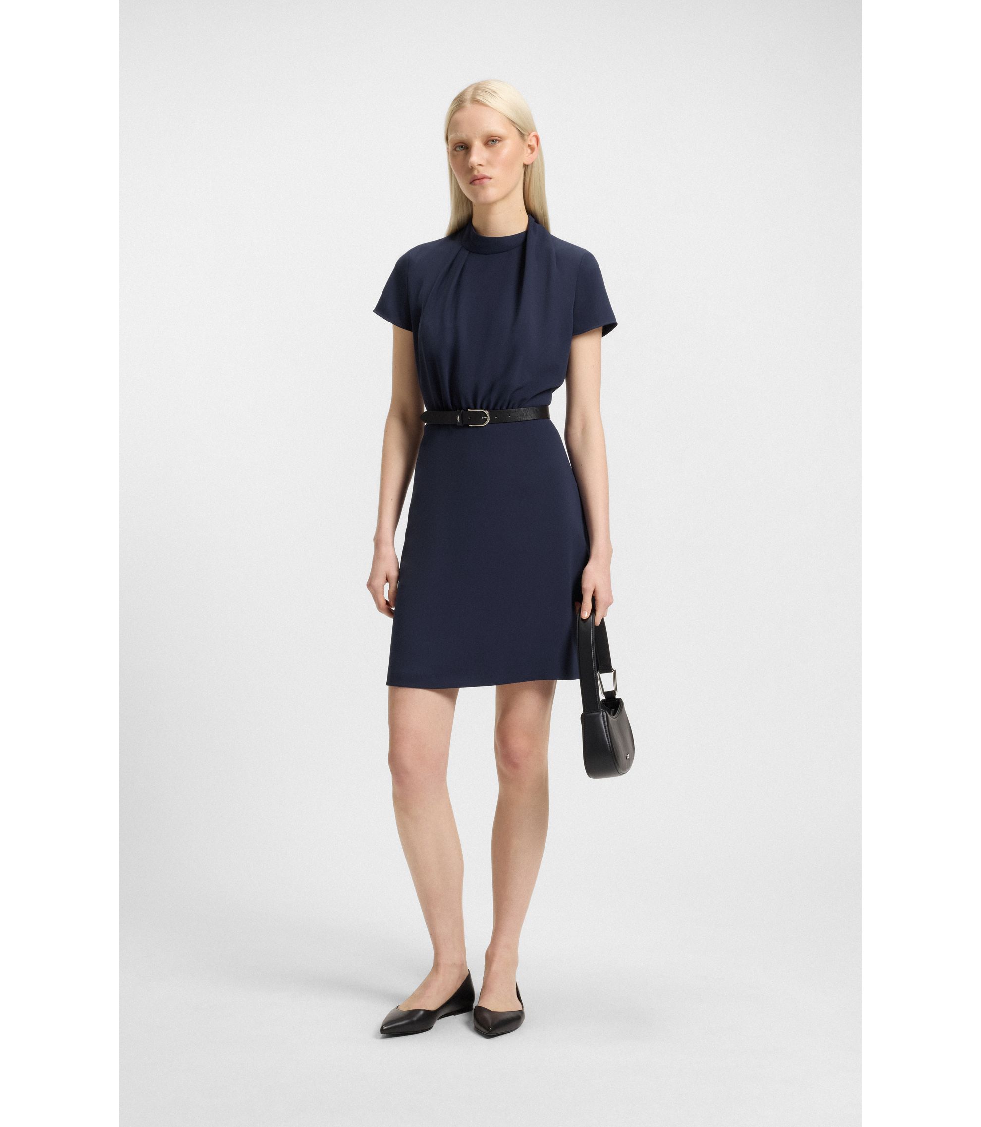 関税込 HUGO BOSS モックネック プリーツチュール ドレス HUGO - モックネックドレス クレープ ドレープディテール