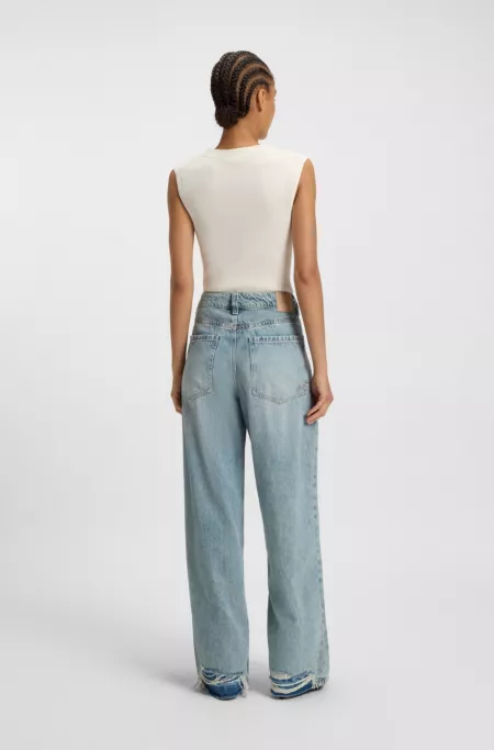 Wide-leg jeans with front pleats