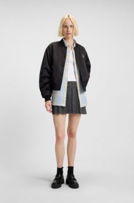 Robe d&eacute;bardeur c&ocirc;tel&eacute;e avec jupe pliss&eacute;e, Blanc / Gris