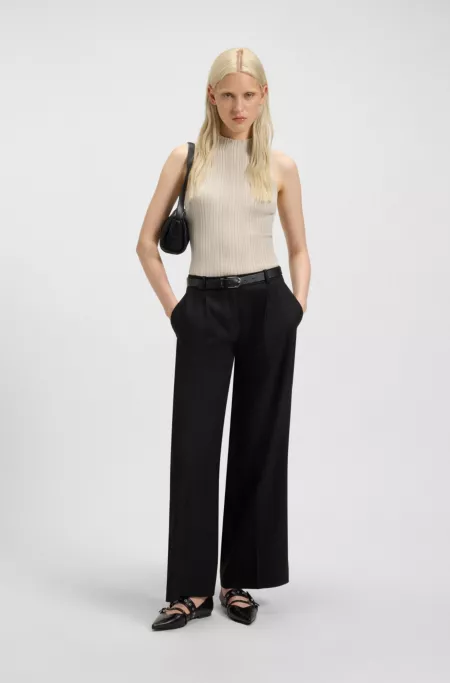 Top à col montant avec côtes irrégulières