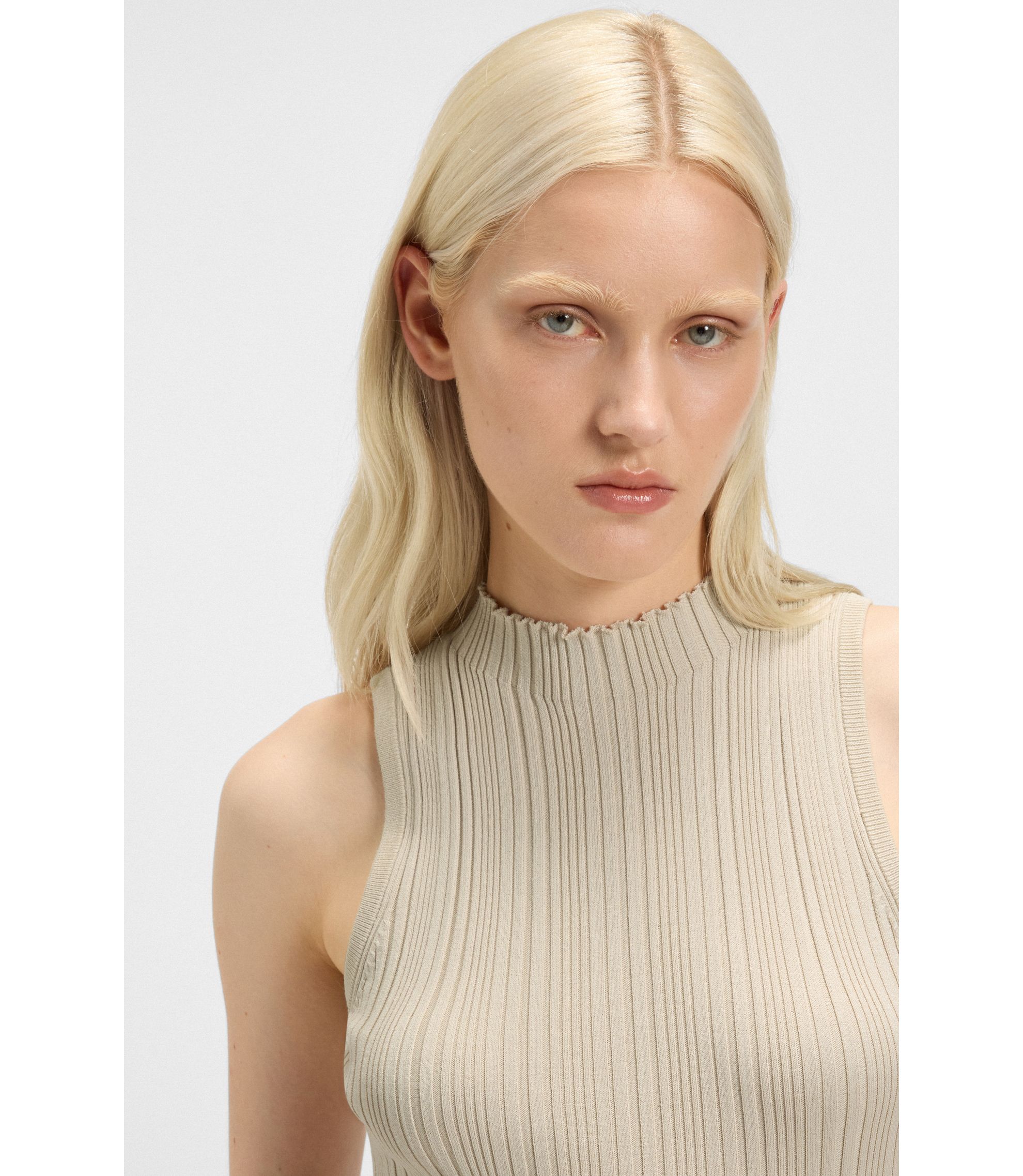 hbeu50542597_274_340?wid=1980&