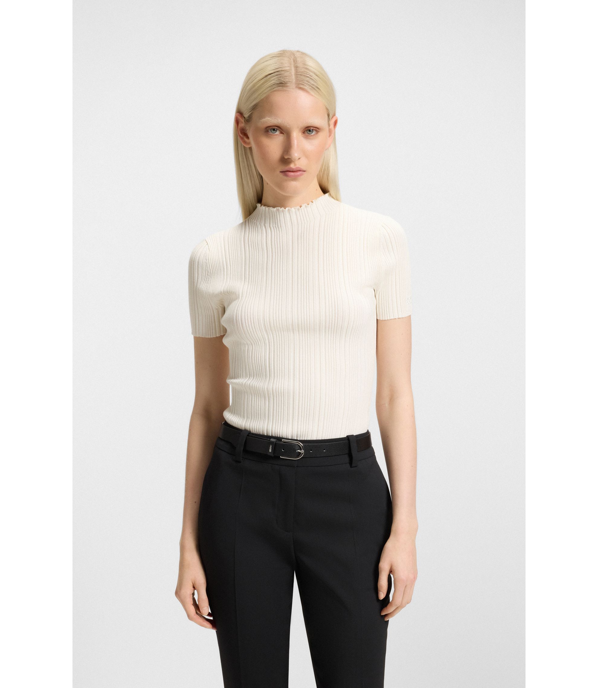 hbeu50542598_118_350?wid=1980&