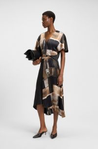 Vestito in seta con stampa moderna, A disegni