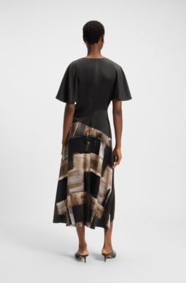 Vestito in seta con stampa moderna, A disegni