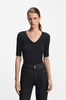 T-Shirt aus strukturiertem Strick mit tonalen Knopf-Details, Schwarz