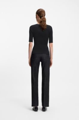 T-Shirt aus strukturiertem Strick mit tonalen Knopf-Details, Schwarz