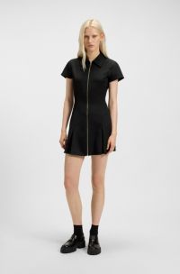 Robe près du corps zippée sur le devant avec jupe plissée, Noir