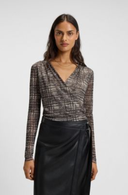 Wrap-front top in pliss&eacute; tulle, Patterned