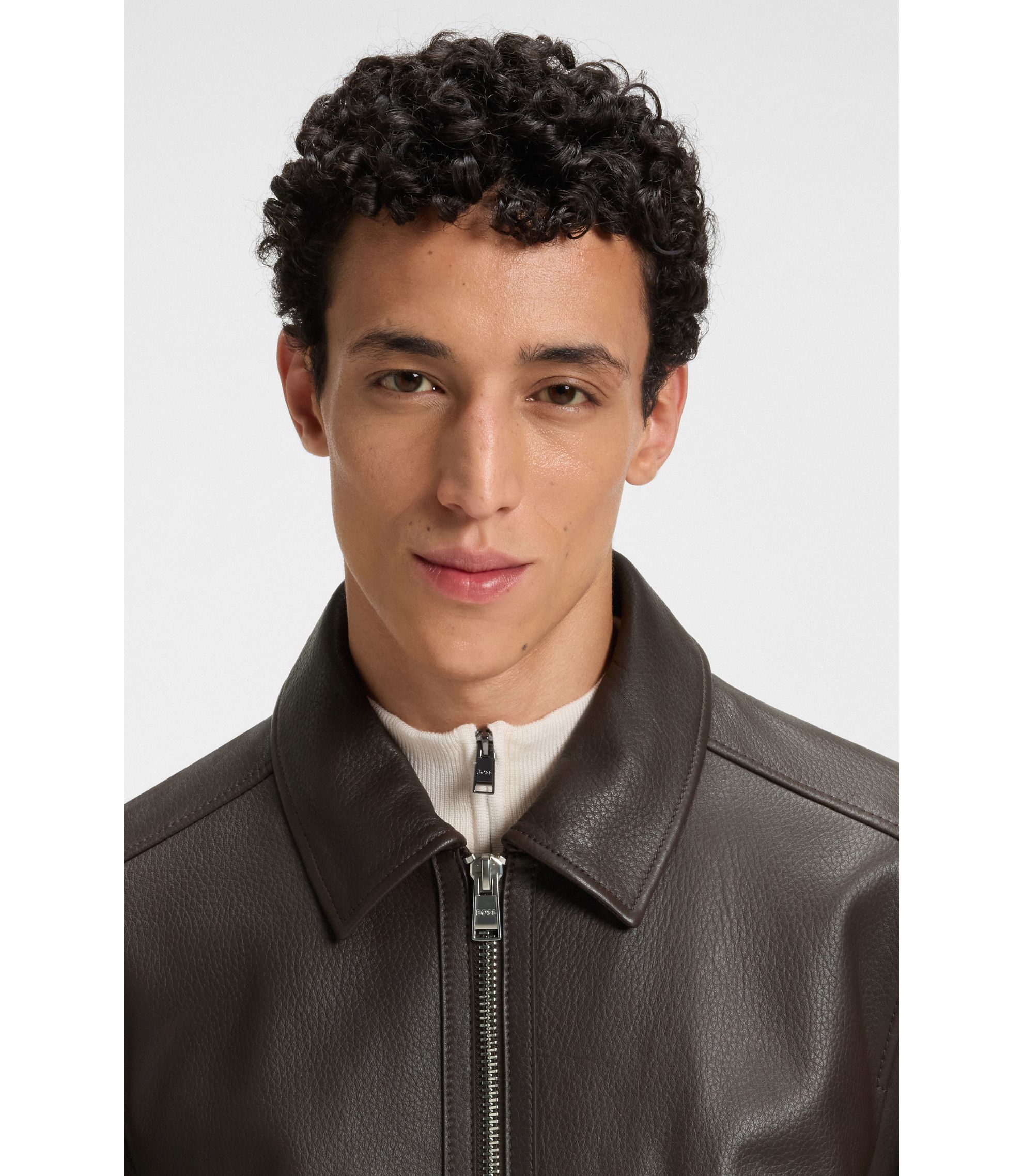 hbeu50543214_244_340?wid=1980&