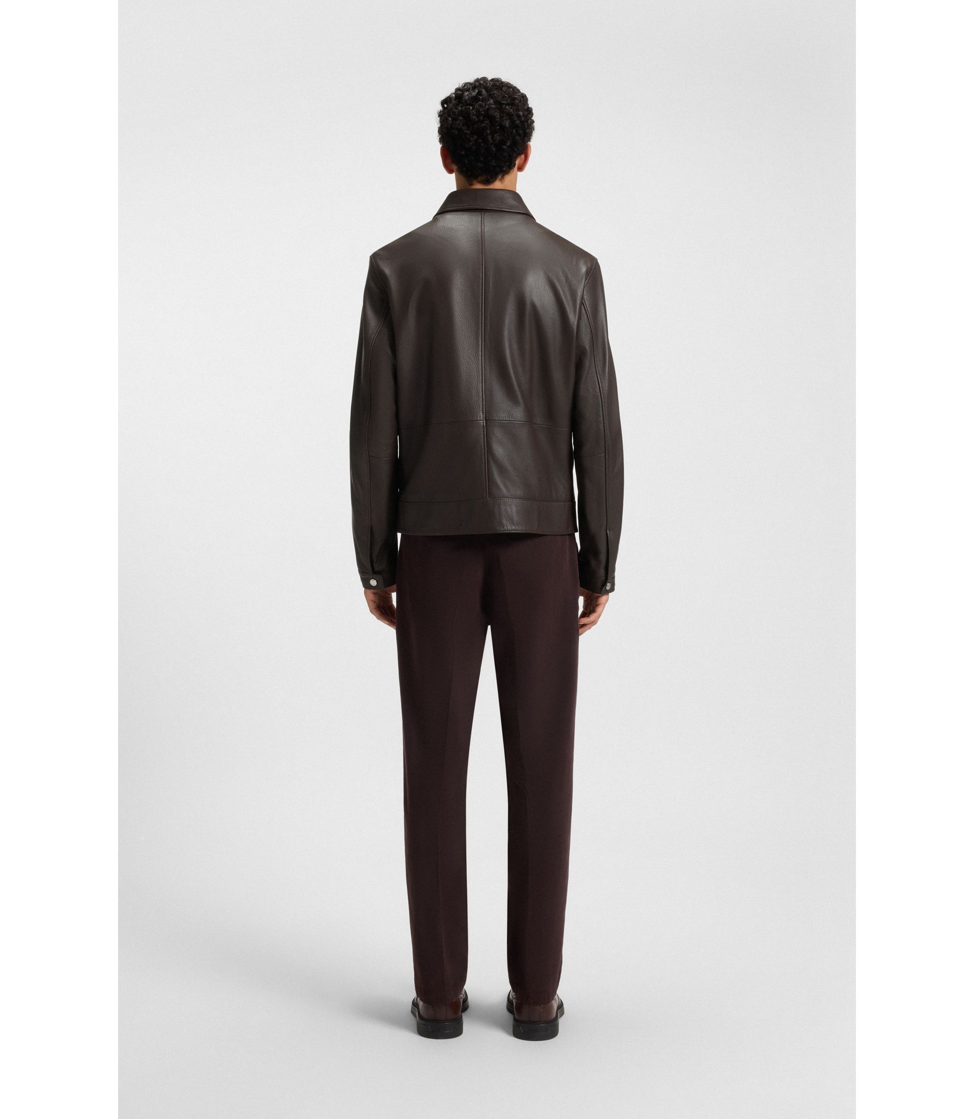 hbeu50543214_244_360?wid=1980&